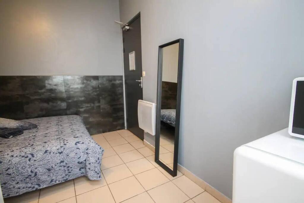 01 - Chambre Avec Lit Double Ideal Jo 2024 Saint-Denis  Kültér fotó